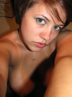  Dee takes hot nude photos of herself shows her big tits and how she 